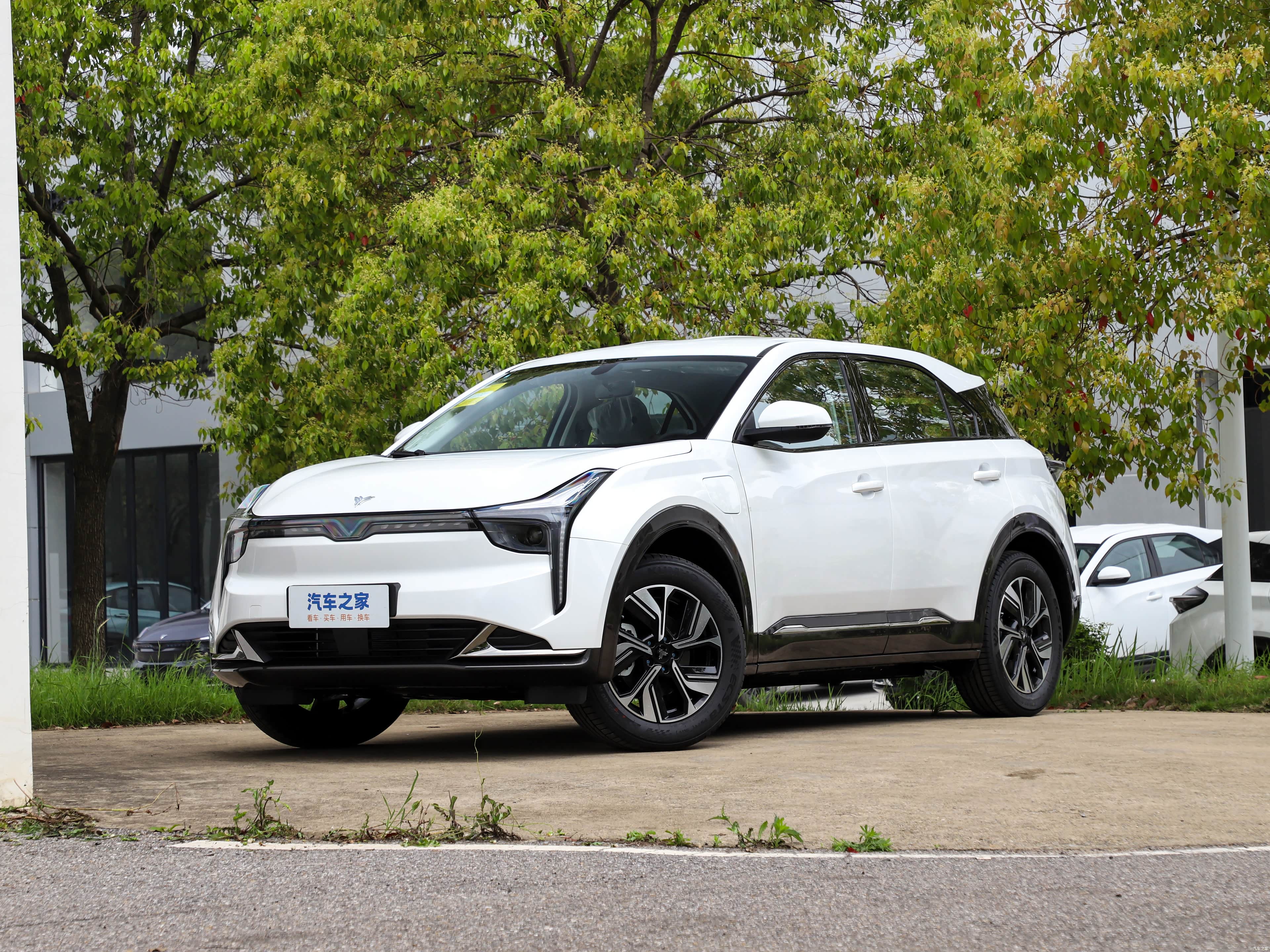 2024款哪吒U 出行版